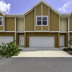6 BEDROOMs, Walk to Beach, Game Room, Parking, AC