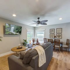 Coronado Unit 3 - B Ave Bungalows · King-sized 1/1, 5-10 Min Walk to Coronado Beach!