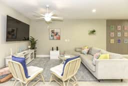 6 BEDROOMs, Walk to Beach, Game Room, Parking, AC