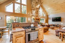 Dory Lakes · Breathtaking Views Hot Tub, Pool Table, Fireplace