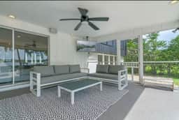 Lake House + Pool, Dock, Walk to Universal Studios