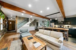 Lake Views, Hot Tub, Sauna, Pool Table, Parking
