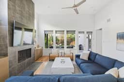 Modern Luxury Home With Pool - Near South Congress
