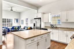 Private Hot Tub, AC, 10 Mins to The Alamo & Pearl