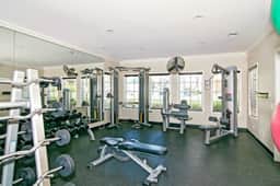 Spacious & Cozy w/ AC, Pool, Hot Tub, Gym, Parking