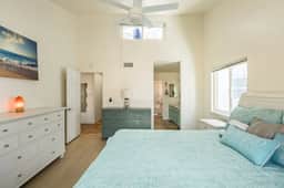 Steps From Beach & Bay With Parking & Rooftop Deck