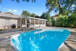 Travis Heights Home: Pool & walk to S. Congress