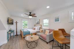 Unit C - B Ave Bungalows · Surf Shack Studio, 5 Min Walk to Coronado Beach!
