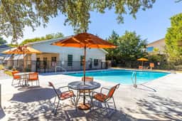 Western Modern 2 Story Townhome - Pool, Gym, Park