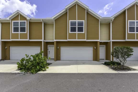 6 BEDROOMs, Walk to Beach, Game Room, Parking, AC - Image 1