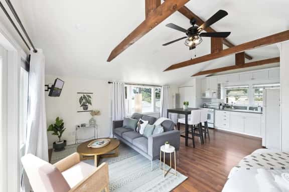 Clementine Crush, Unit 2 | Spacious Studio - Image 1