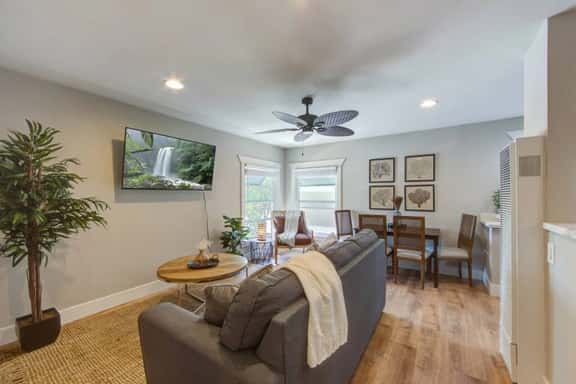 Coronado Unit 3 - B Ave Bungalows · King-sized 1/1, 5-10 Min Walk to Coronado Beach! - Image 1