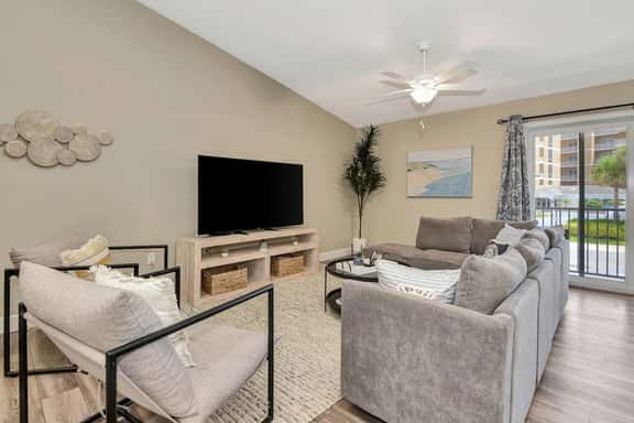 Daytona Getaway,Walk to Beach,Game Room,Parking,AC - Image 1