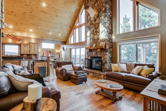 Dory Lakes · Breathtaking Views Hot Tub, Pool Table, Fireplace - Image 1