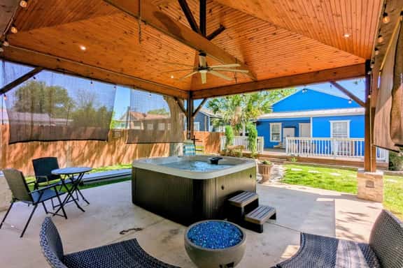 Private Hot Tub, AC, 10 Mins to The Alamo & Pearl - Image 1