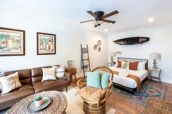 Unit B - B Ave Bungalows · Large Beach Studio, 5 Min Walk to Coronado Beach! - Image 1