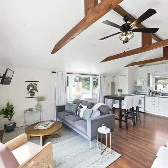 Clementine Crush, Unit 2 | Spacious Studio - Image 1