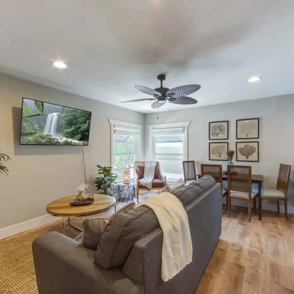 Coronado Unit 3 - B Ave Bungalows · King-sized 1/1, 5-10 Min Walk to Coronado Beach! - Image 1