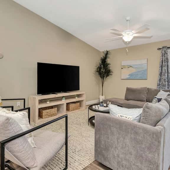 Daytona Getaway,Walk to Beach,Game Room,Parking,AC - Image 1