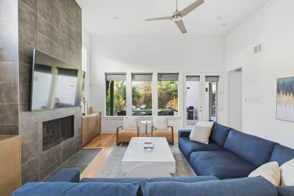 Modern Luxury Home With Pool - Near South Congress