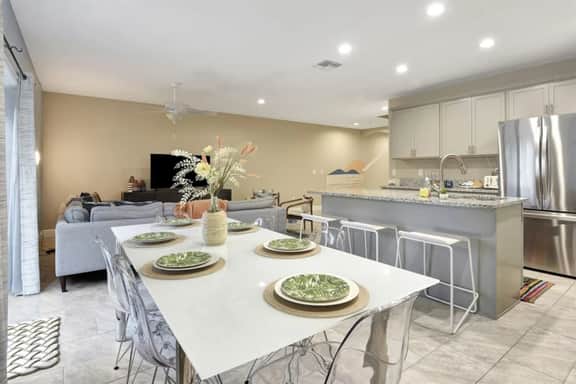 OCEAN VIEW | 6 bedrooms, 2 Game rooms, Parking, AC