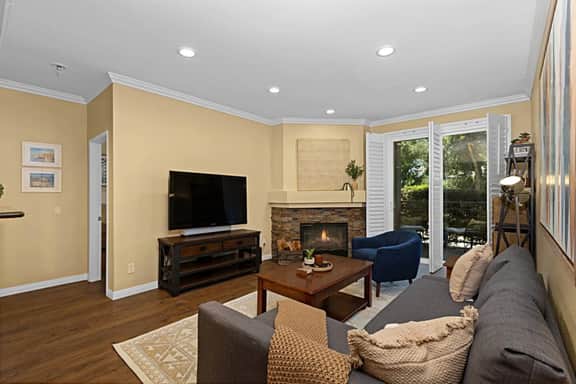 Spacious & Cozy w/ AC, Pool, Hot Tub, Gym, Parking