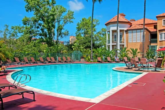 Spacious & Cozy w/ AC, Pool, Hot Tub, Gym, Parking