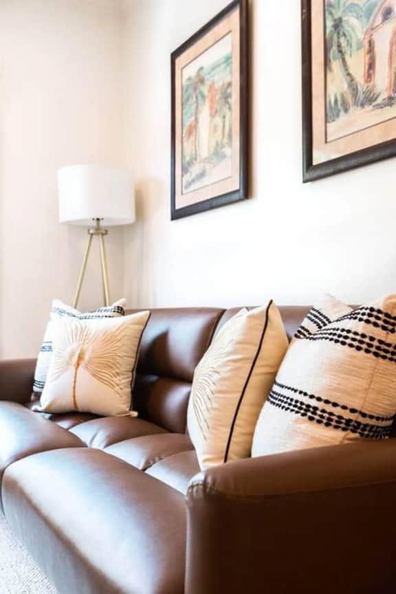 Unit B - B Ave Bungalows · Large Beach Studio, 5 Min Walk to Coronado Beach!