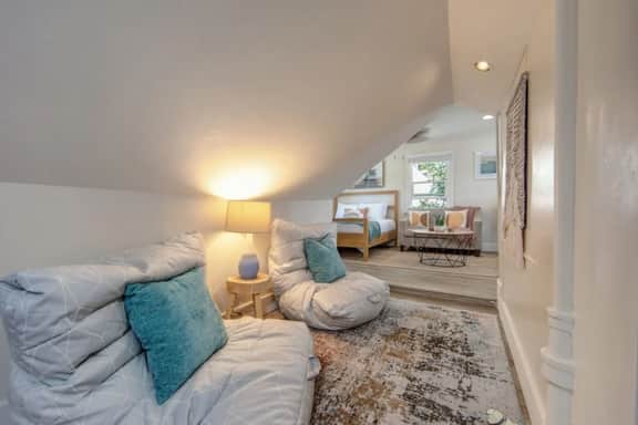 Unit C - B Ave Bungalows · Surf Shack Studio, 5 Min Walk to Coronado Beach!