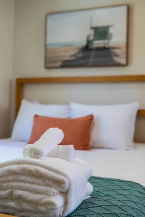 Unit C - B Ave Bungalows · Surf Shack Studio, 5 Min Walk to Coronado Beach!