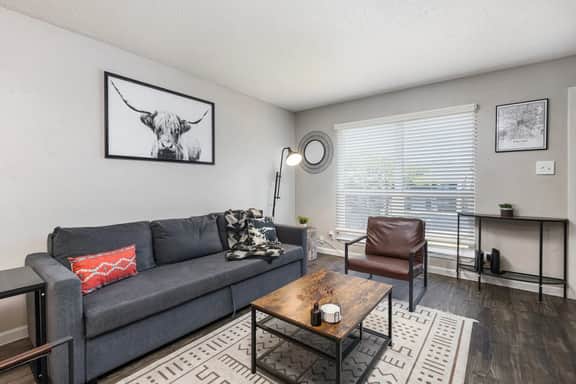 Western Modern 2 Story Townhome - Pool, Gym, Park