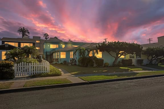 706 S Pacific Unit B · Steps From Beach, Panoramic Ocean Views, W Parking