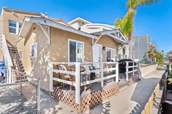 818 Portsmouth · Newly Remodeled Between Bay & Beach *Patio
