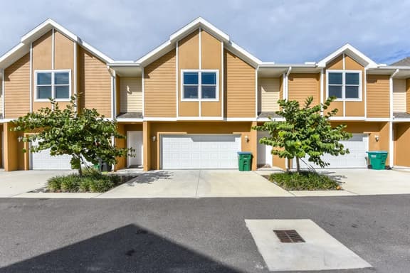 Beach Bliss, 5 MIN to BEACH-Game Room, Parking, AC