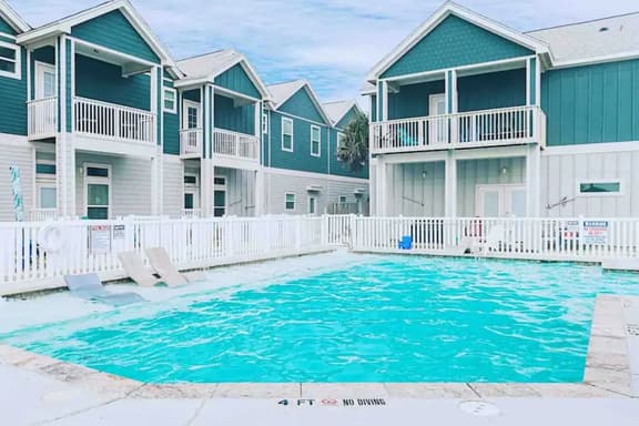 Corpus · Walk to Whitecap Beach Resort Retreat Heated Pool