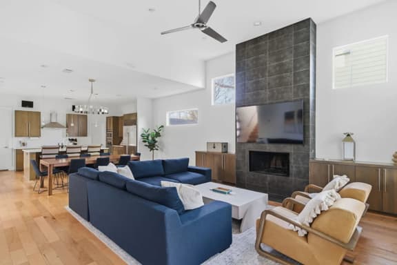Modern Luxury Home With Pool - Near South Congress