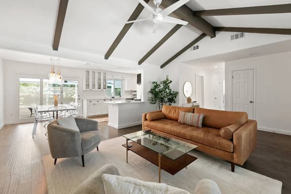 Travis Heights Home: Pool & walk to S. Congress