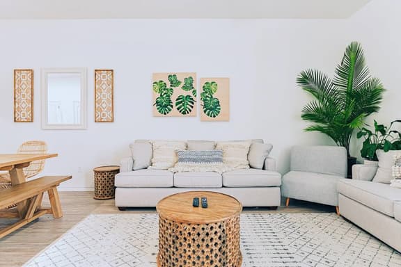 Walk to Whitecap Beach - Heated Pool, AC, Parking
