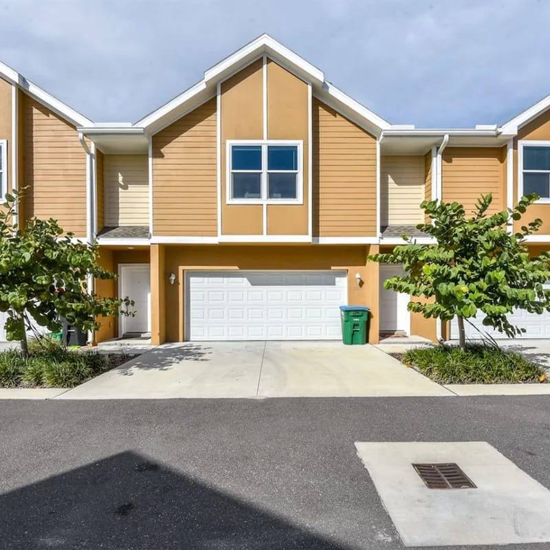 Beach Bliss, 5 MIN to BEACH-Game Room, Parking, AC